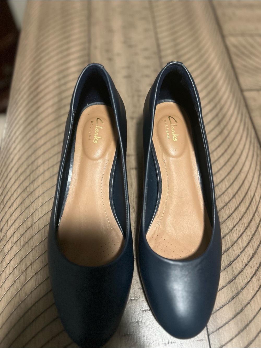 Clarks Navy Round-Toe Leather wedge 9W - Picture 8 of 8